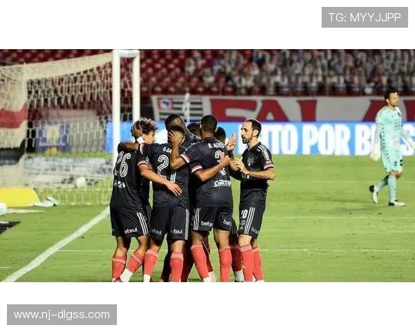 圣保罗与博塔弗的精彩对决分析及历史交锋回顾